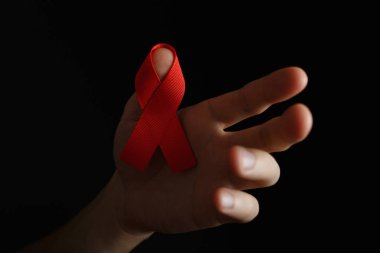 Ellerde, HIV AIDS şerit
