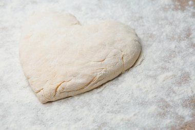 hamur masada yemek yemek kalp şekli