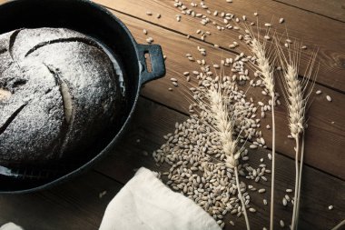 yuvarlak bir tava ekmek