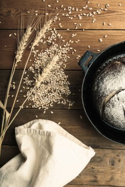 yuvarlak bir tava ekmek