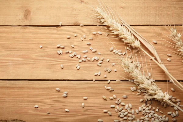 Wooden background with wheat — Stock Photo, Image