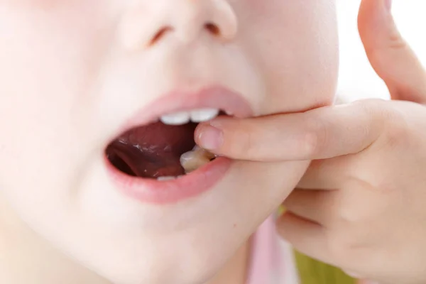 Colegial en chaqueta muestra los dientes en blanco —  Fotos de Stock