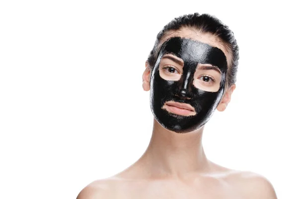 Menina com máscara cosmética preta no rosto — Fotografia de Stock