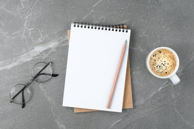 Kahve tablo ile defter