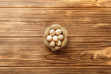 Paskalya arkaplanını tebrik ederim. Yuvadaki yumurtalar