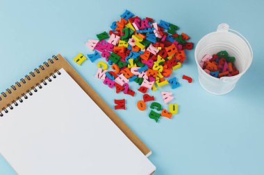 Renkli harfli boş defter