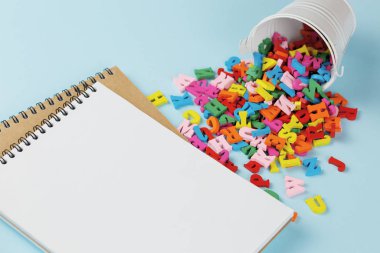 Renkli harfli boş defter