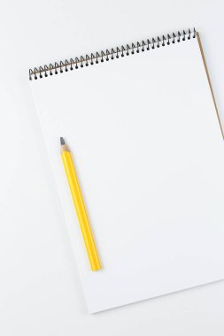 beyaz masaüstü görünümünde defteri aç