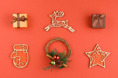 Oyuncak tahta melek. yeni yıl arkaplanı.