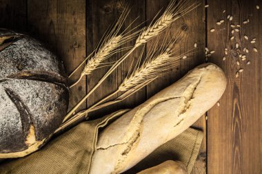 Unlu ve tahıllı ev yapımı ekmek.