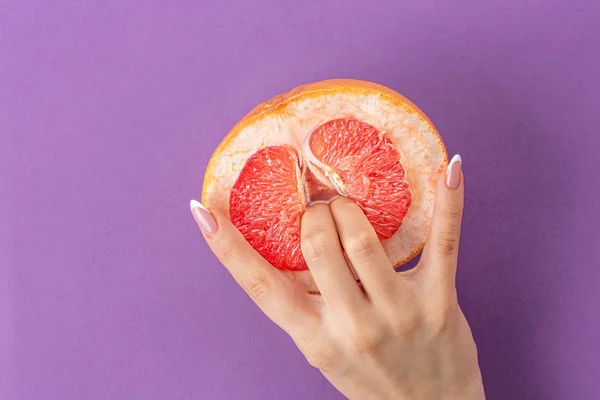 Composição de frutos dedos em toranja — Fotografia de Stock