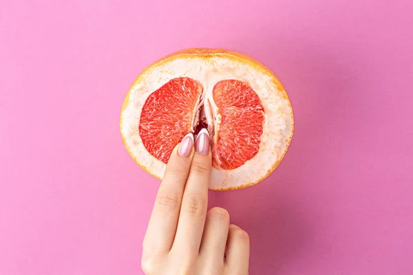 Composição de frutos dedos em toranja — Fotografia de Stock