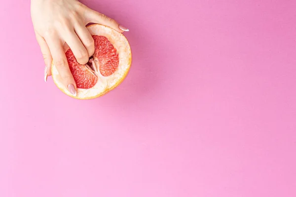 Composição de frutos dedos em toranja — Fotografia de Stock