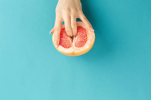 Composição de frutos dedos em toranja — Fotografia de Stock