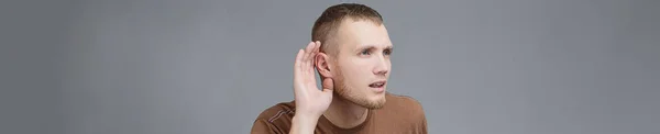 Προβλήματα ακοής. κρυφακούει την έννοια — Φωτογραφία Αρχείου