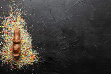 Renkli çikolatalı yumurtalar.