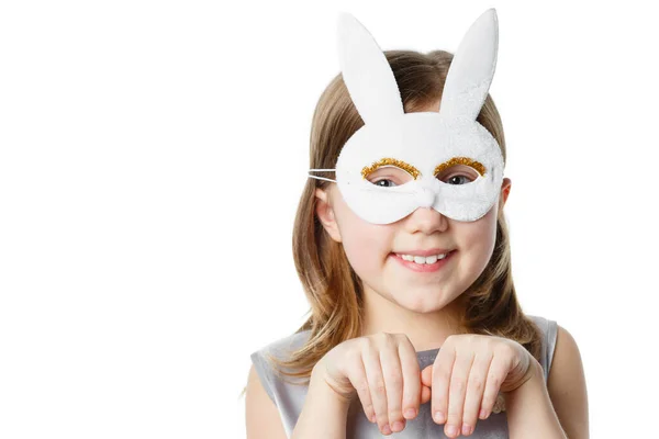 Dziewczyna w masce królika na białym tle — Zdjęcie stockowe