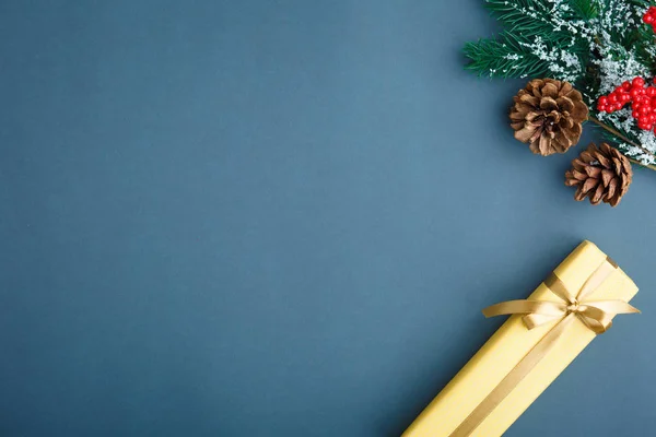 Weihnachten und Neujahr Hintergrund mit Geschenken — Stockfoto