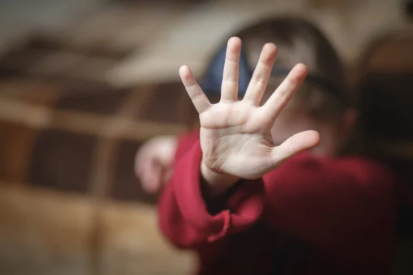 Çocuğun elini durdurun, şiddet karşıtı sembol