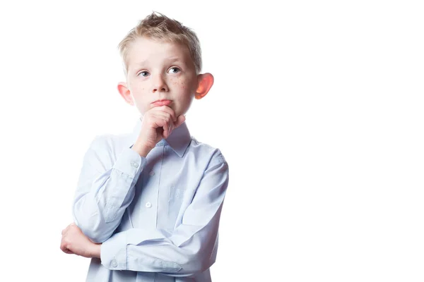 Ein süßer kleiner Junge, der nachdenklich wirkt — Stockfoto