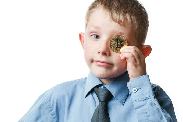 Fiú birtokol bitcoin fehér elszigetelt háttér — Stock Fotó