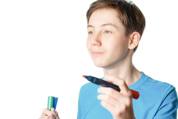 Kind met een gekleurde stift in zijn hand — Stockfoto