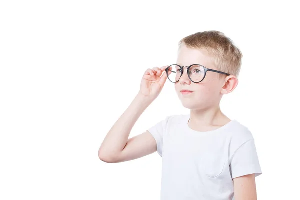 Niño en gafas aisladas sobre fondo blanco —  Fotos de Stock