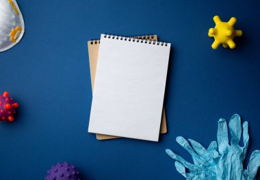 Not defteri, tıbbi eldivenler maske ve virüs modeli