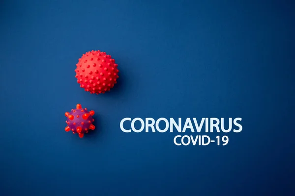Αφηρημένο μοντέλο στέλεχος του ιού σε μπλε φόντο. — Φωτογραφία Αρχείου