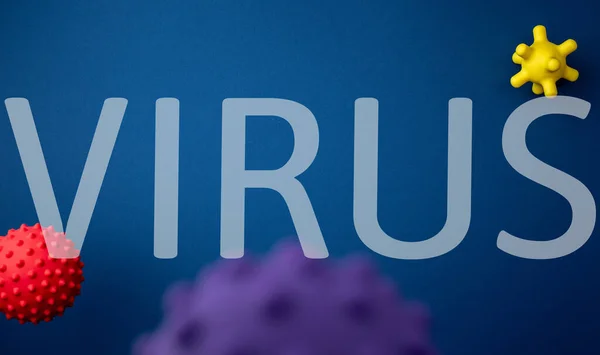 Abstrakcyjny model szczepu wirusa na niebieskim tle. — Zdjęcie stockowe