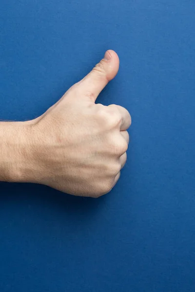 Mano derecha mostrando el pulgar hacia arriba . —  Fotos de Stock