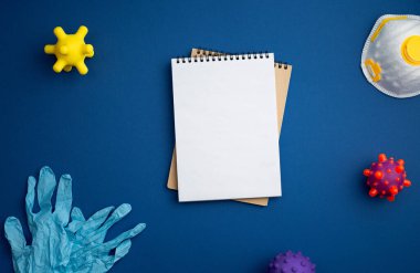 Not defteri, tıbbi eldivenler maske ve virüs modeli