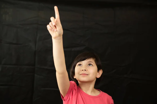 Meisje wijst hand omhoog. — Stockfoto