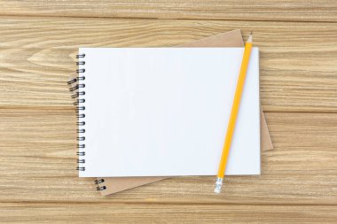 Sarmal not defteri ve kalemi aç 