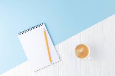 Kalem ve kahve fincanlı not defteri.. 