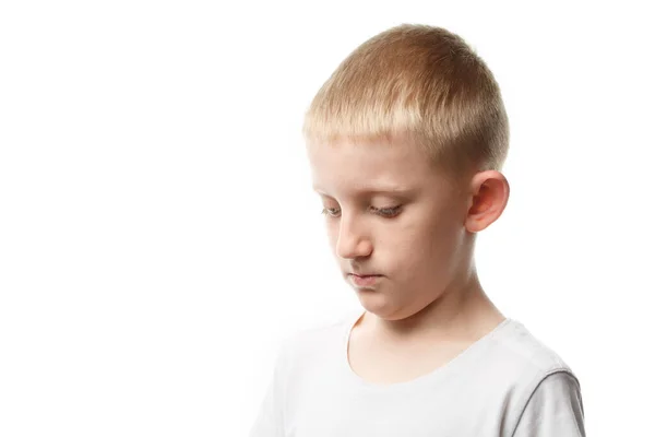 Kind op een witte achtergrond met achtergrondfoto. — Stockfoto