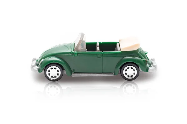 Juguete coche color verde sobre un fondo blanco Imagen de stock
