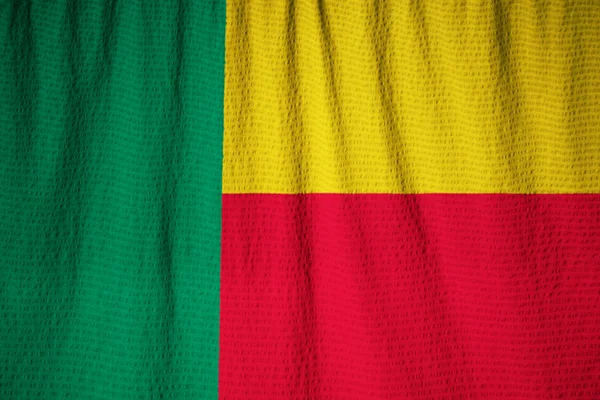 Closeup rüzgarda karıştırdı Benin bayrağı, Benin bayrağı — Stok fotoğraf