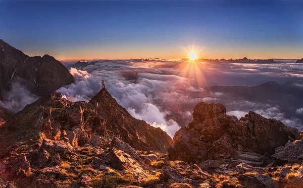 Pôr Sol Sobre Alpes Chamonix Fotos De Bancos De Imagens