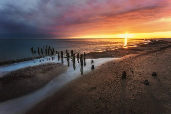 Färgglad Soluppgång Över Stranden — Stockfoto