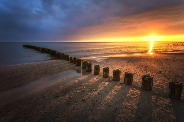 Barevný Východ Slunce Nad Pláží — Stock fotografie