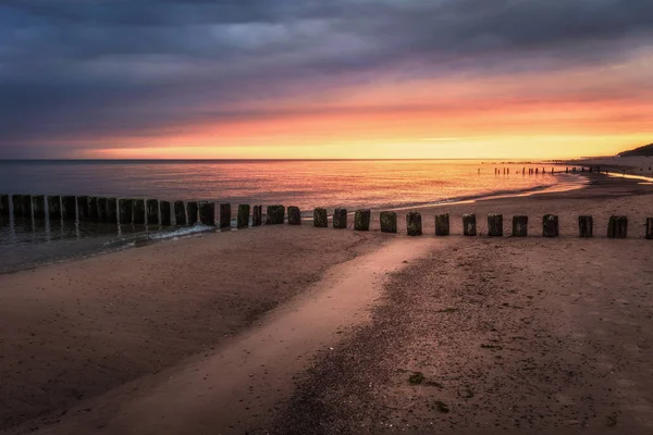 Färgglad Soluppgång Över Stranden — Stockfoto