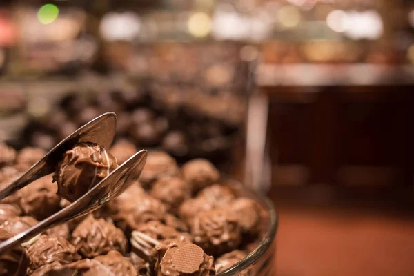 Belgium tasty truffle delicious chocolate in a row, candy shop view. Food travel tourism. — Stock Photo, Image