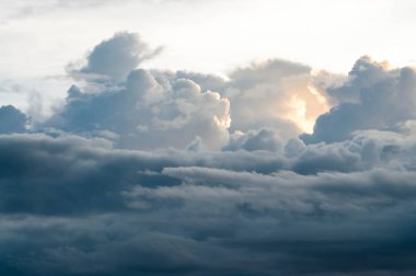 Bulutlu gökyüzü arkaplanı.