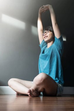 Asyalı kadın egzersiz. 