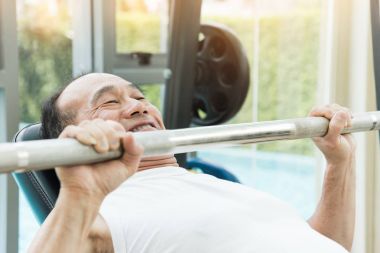 Spor salonunda halter kaldırma Asya komuta sizde. kopya alanı.