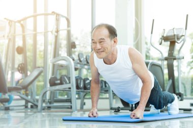 Asya komuta sizde spor salonunda itin. kopya alanı.