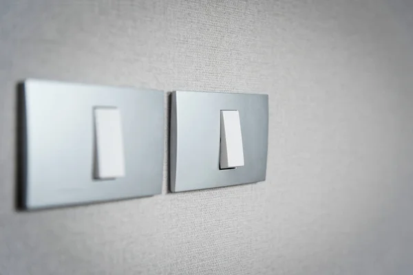 Fermer les interrupteurs gris clair sur fond de texture. Espace de copie . — Photo
