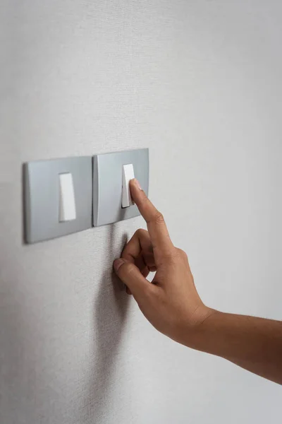 El ile metin gri Elektrik düğmelerini açma veya kapatma kapatmak — Stok fotoğraf