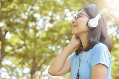 Asyalı kadın müzik.